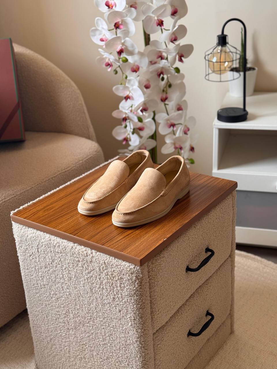 LORO Piana SUMMER WALK
*AAA quality*
*SIZE: 40 to 47*
450 dhs🪙🌺
Zain185
♥️♥️♥️