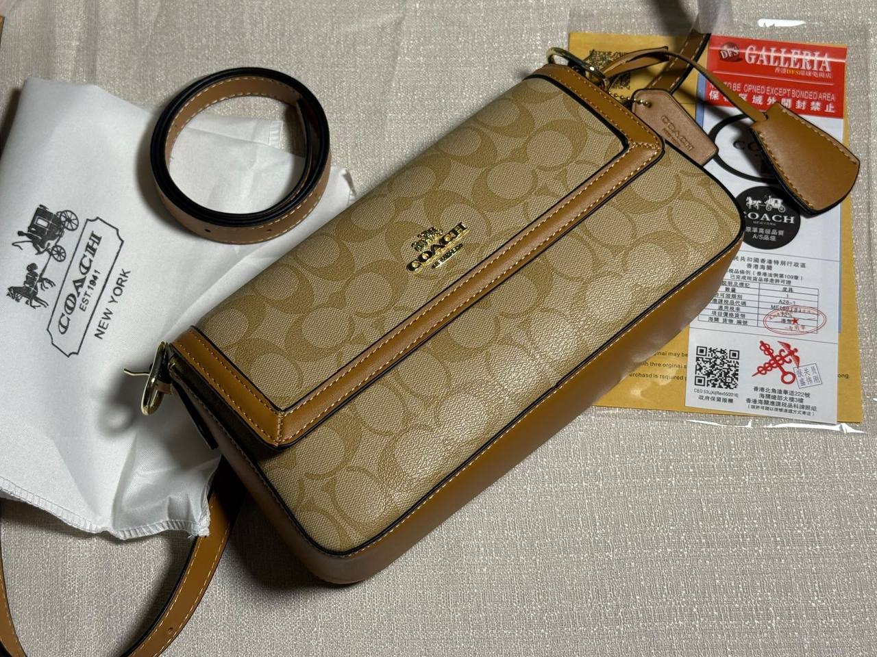COACH
90 dhs💓
with box
🎁🎁🎁
Zain175