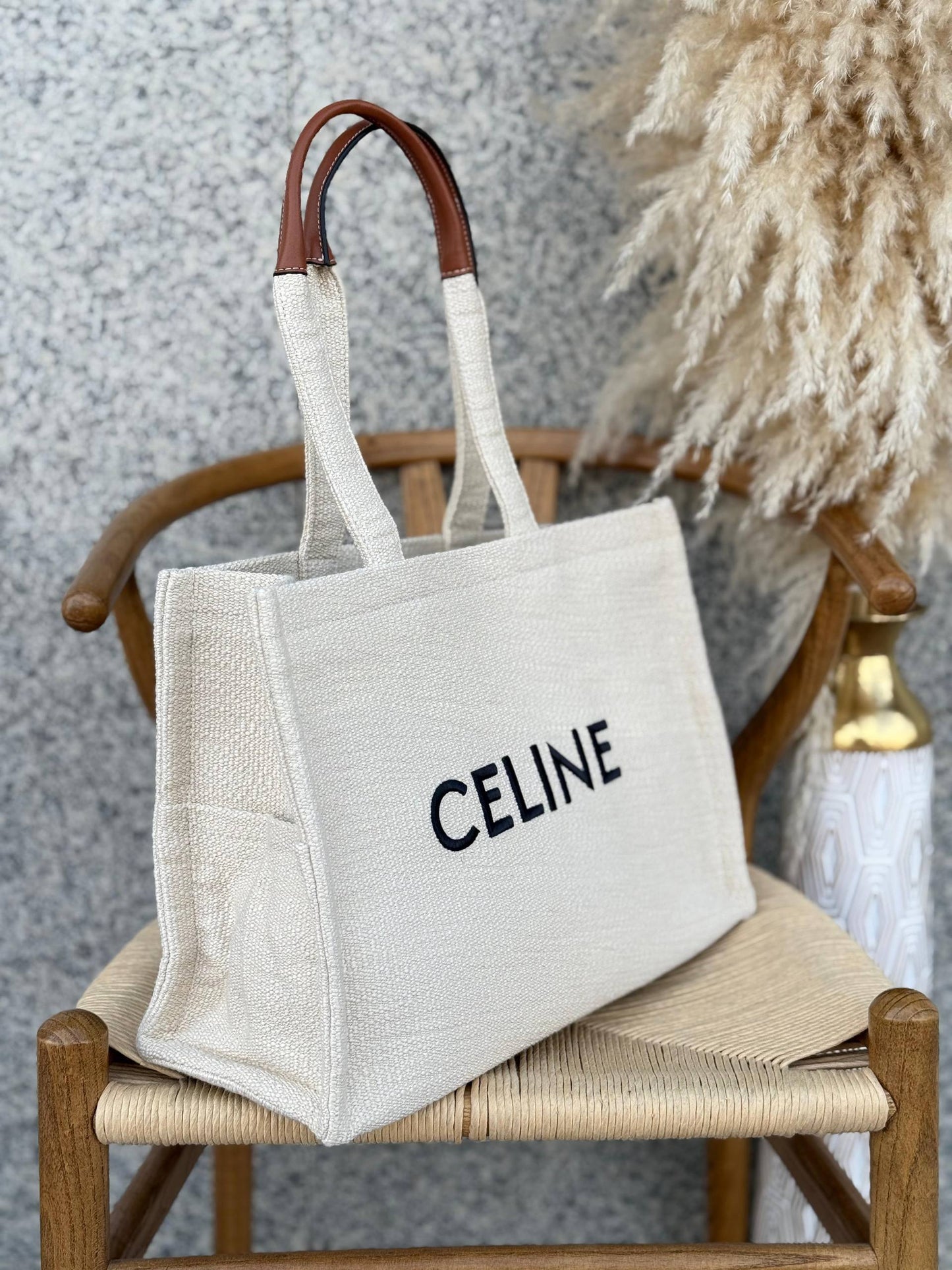 New collection✨✨✨
CELINE
40cm
390 dhs🪙🌨️
Top quality
Zain167
♥️♥️♥️