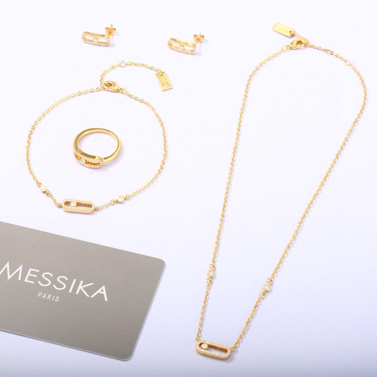 Messika SET 🔥*
Necklace ❣️
Earring 🍁
Bracelet 🦋
Ring 💍 size available 👇
6,7,8,9
Master quality 💯
With normal boxes 📦
140 dhs🌺
With master box 🗃️
180 dhs🌺
Zain216
♥️♥️♥️