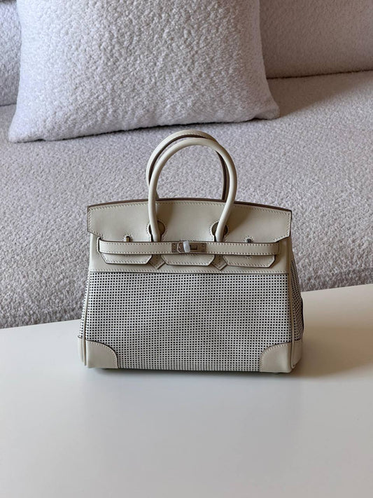 Hermes Birkin toile 25cm💕master quality😍
with box❤️
🎁🎁🎁
680 dhs🪙💚
Zain52
♥️♥️♥️