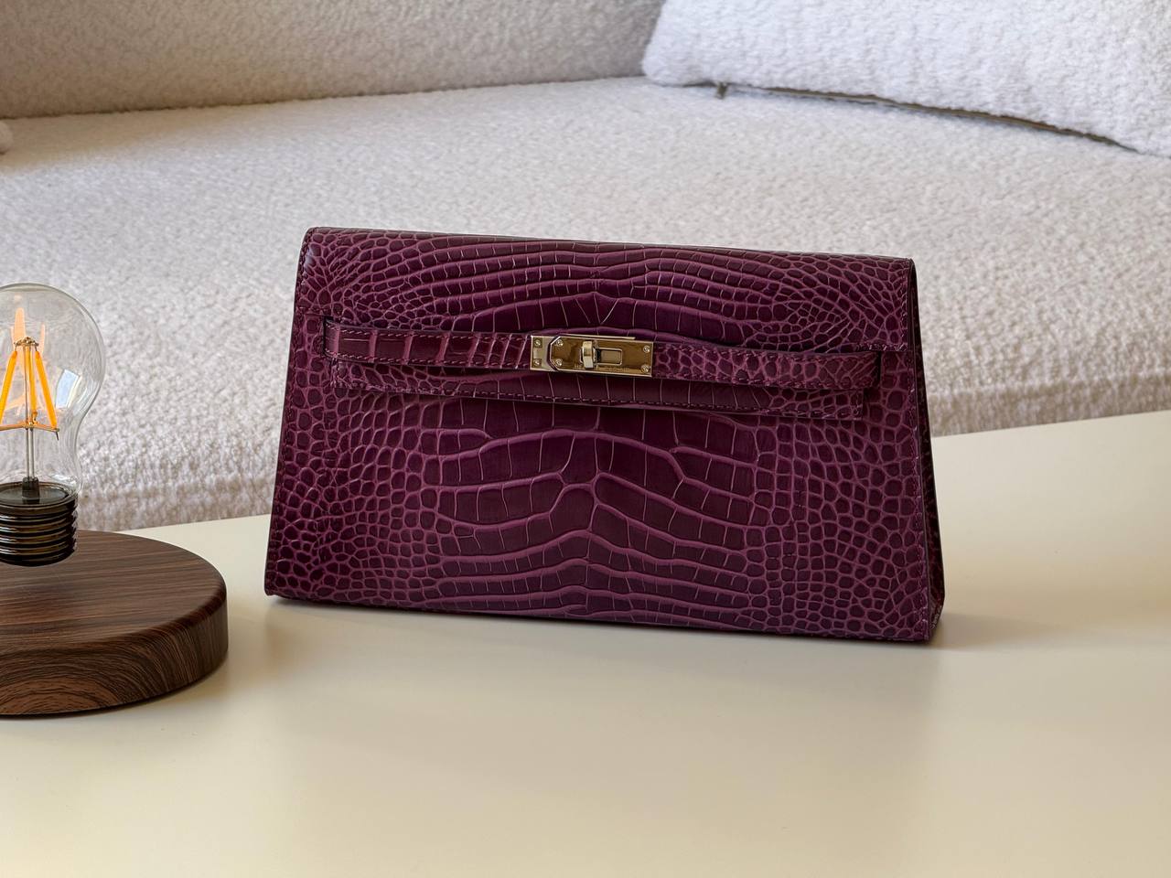 Hermes Elan croc 27cm💕master quality😍
with box❤️
🎁🎁🎁
700 dhs🪙💚
Zain52
♥️♥️♥️