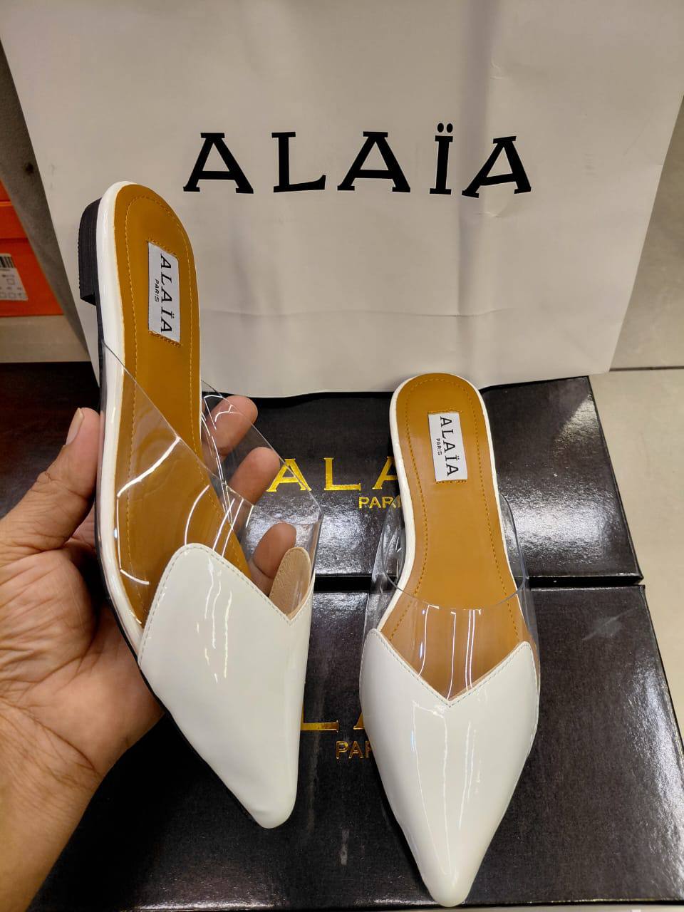 ALAIA Slipper,
High Quality
New Arrived
Size 36 To 41
105 dhs🇦🇪🇦🇪
Zain120
♥️♥️♥️