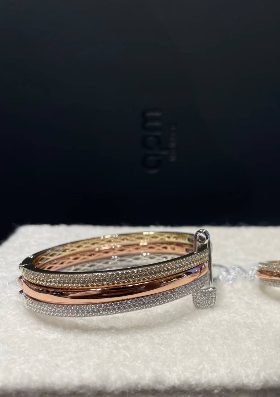Apm ❤️🔥*
Bangle 💥
Super master quality 💯
With normal boxes 🗃️
100 dhs✅
With master box 📦
120 dhs✅
Zain216
♥️♥️♥️