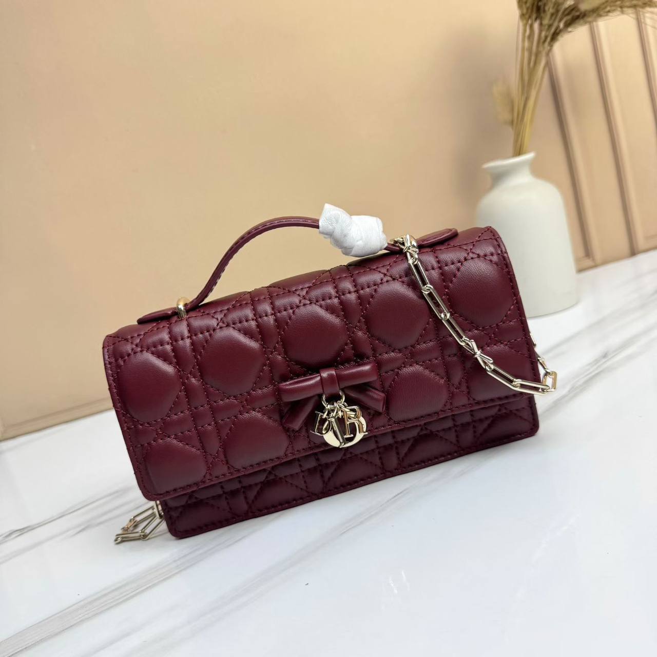 Dior
Master
21 cm
320 dhs✅
Zain297
♥️♥️♥️