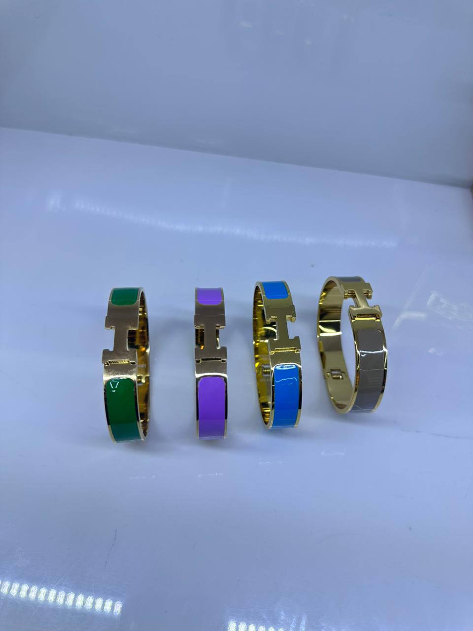 Hermes 🐦🔥*
Bangle
Stainless Steel 💯
With black boxes 📦
20 dhs🪙🌨️
With same box 🗃️
30 dhs🪙🌨️
Zain216
♥️♥️♥️