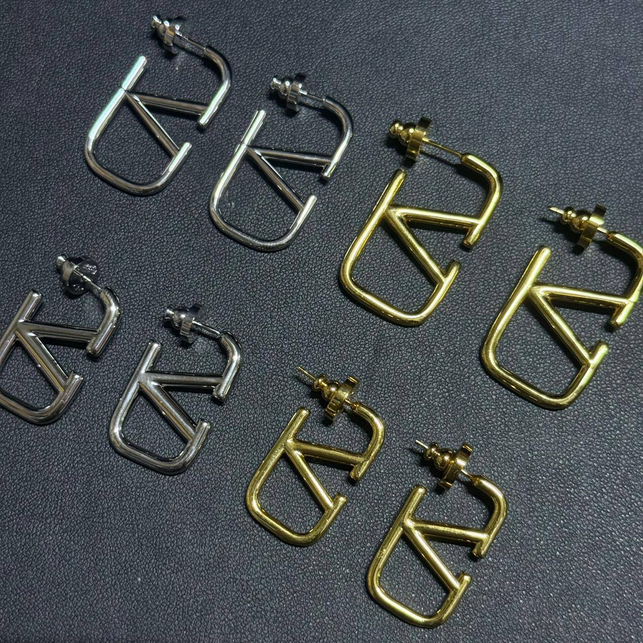 Valentino 🌊*
Earring ❤️🔥
Master quality 💯
With normal boxes 📦
*Small size
45 dhs🪙🌨️
*Medium size
50 dhs🪙🌨️
With master box 🗃️
*Small size
55 dhs🪙🌨️
*Medium size
60 dhs🪙🌨️
Zain216
♥️♥️♥️