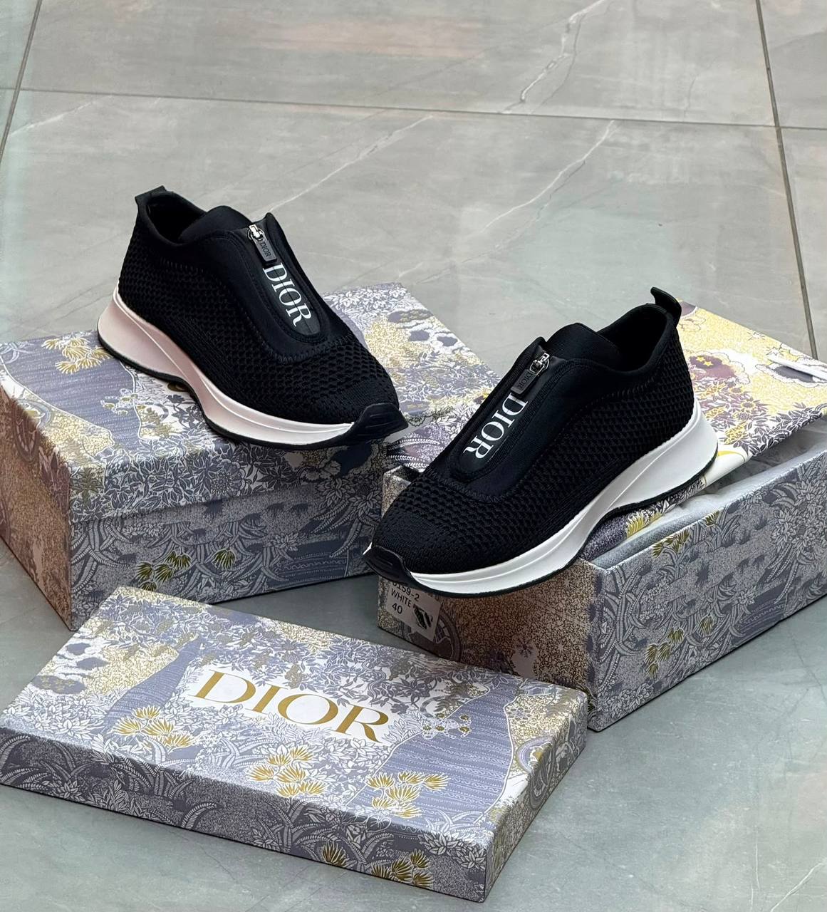 Dior shoes
90 dhs💓
Zain80
♥️♥️♥️