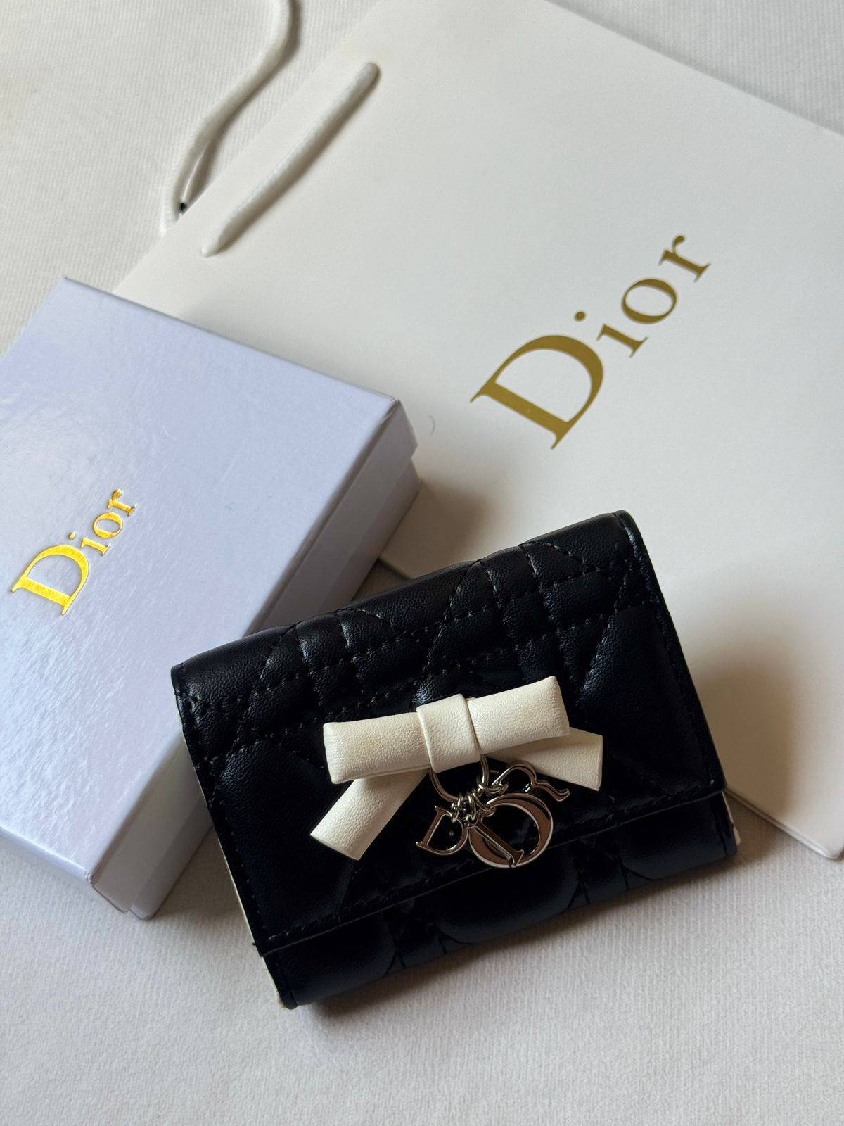 Dior
Super Master
320 dhs🇦🇪🇦🇪
Zain275
♥️♥️♥️