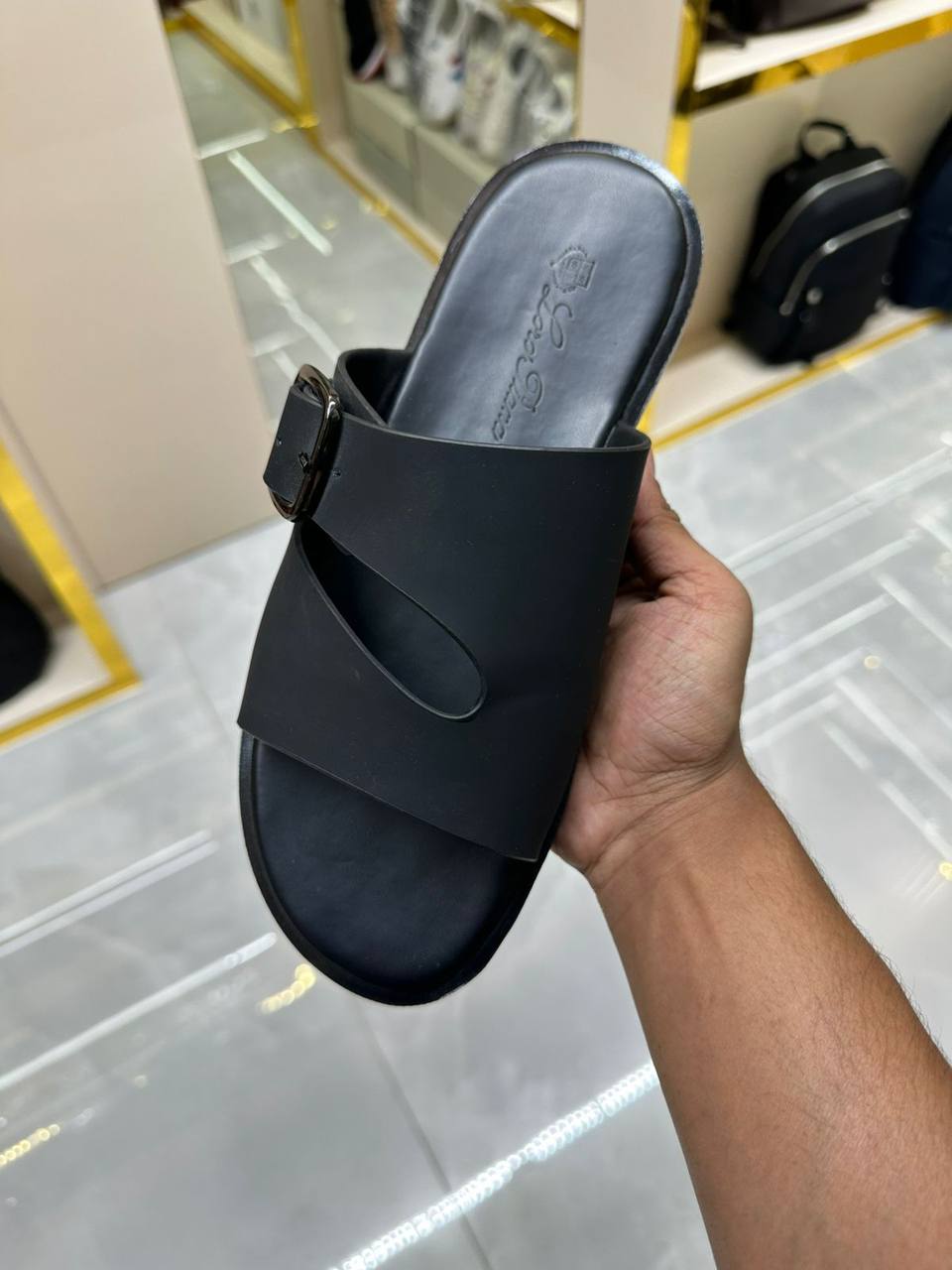Loro Piana
Mens Slipper
Size :40 to 46
120 dhs✅
Zain241
♥️♥️♥️