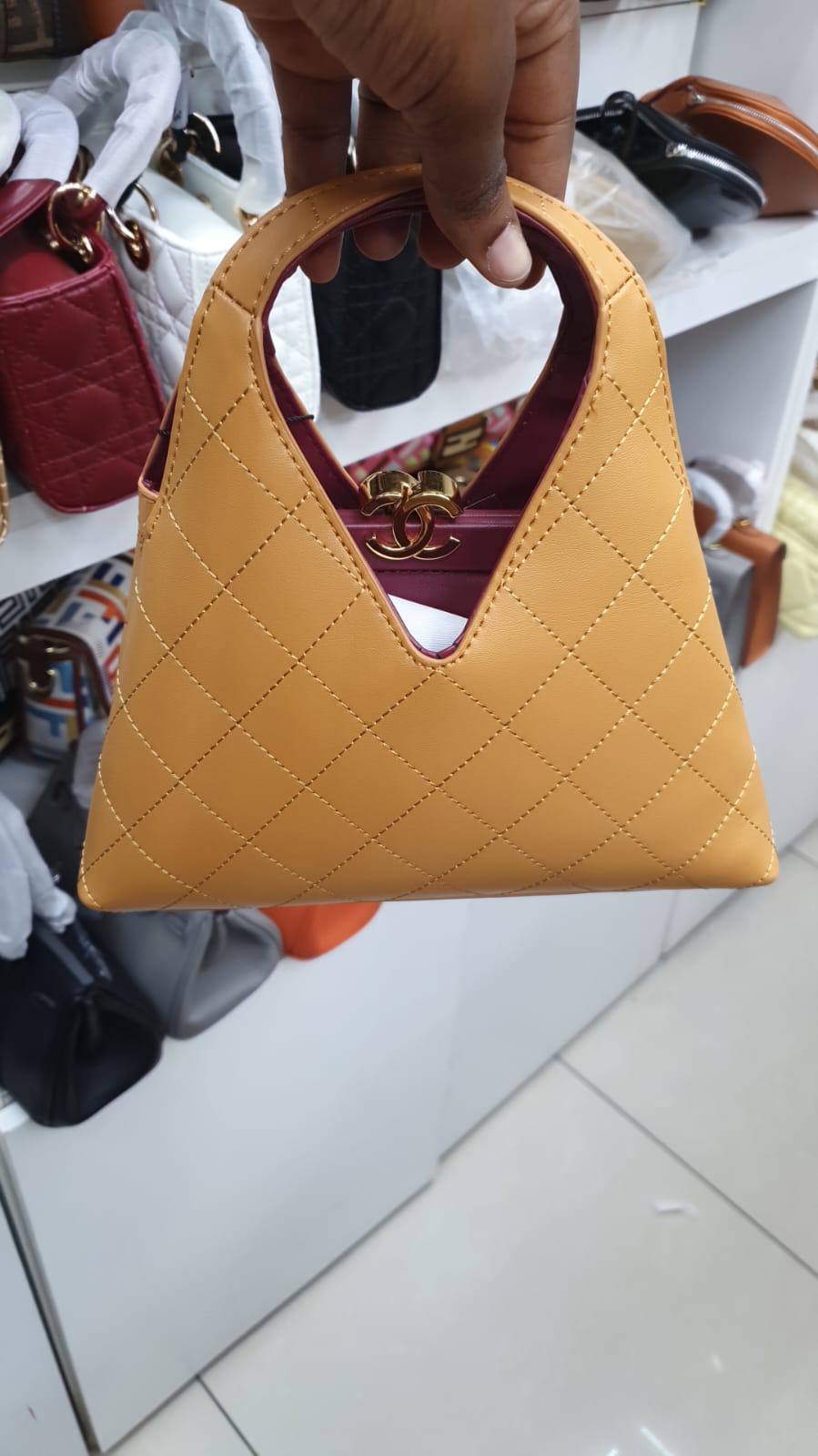 Chanel
very good quality
180 dhs
Zain168
♥️♥️♥️