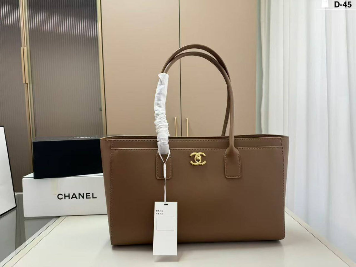 Chanel
330 dhs🇦🇪🇦🇪
Zain132
♥️♥️♥️