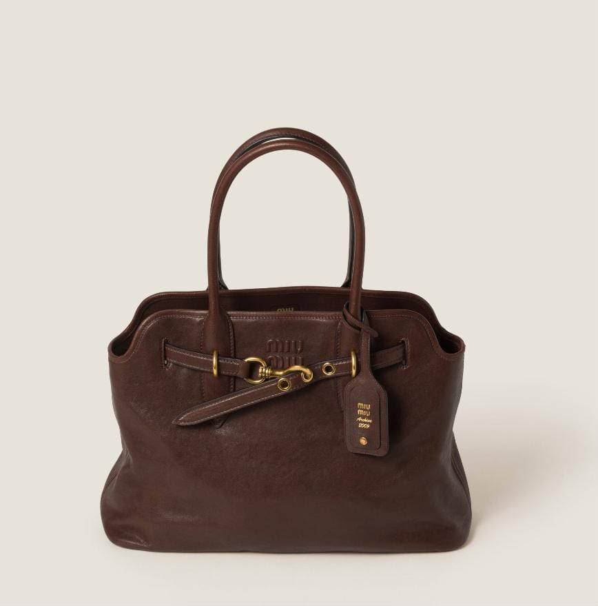 Miu Miu
90 dhs✅
With box
Size32cm
Zain219
♥️♥️♥️