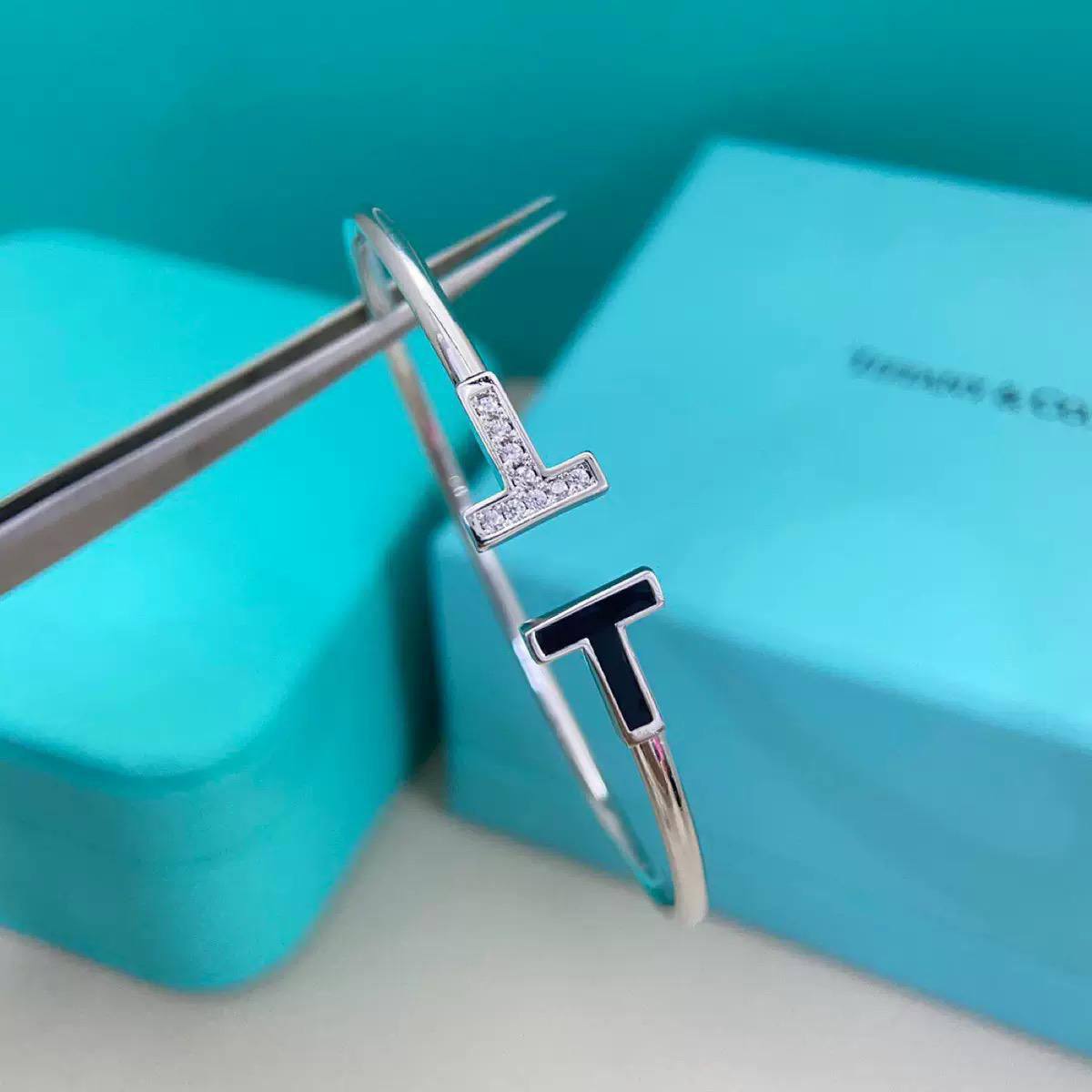 Tiffany ❤️🔥
Bangle ✨
*Master quality ✅*
With normal boxes 📦
55 dhs💓
With master box 🗃️
85 dhs💓
Zain216
♥️♥️♥️