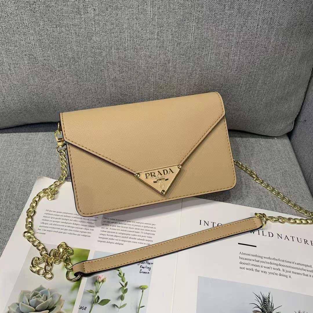 🎉 Offer 🎊 YSL / Prada
1⃣️ First quality +🎁
Size: 23 ~ 21 cm
70 dhs🪙🌺
with box 🎁
Limit Stock
Zain115
♥️♥️♥️