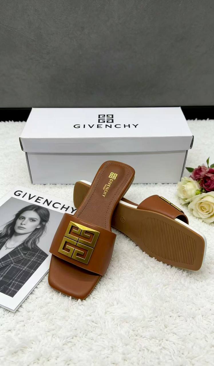 Slippers
60 dhs🇦🇪
Zain22
♥️♥️♥️