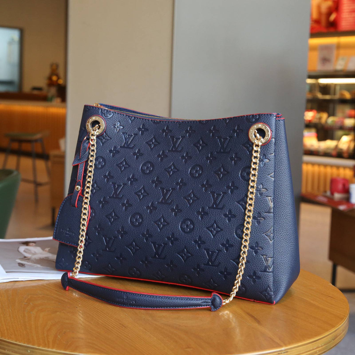 LV
best quality
with box
125 dhs🇦🇪🇦🇪
size35CM
Zain290
♥️♥️♥️