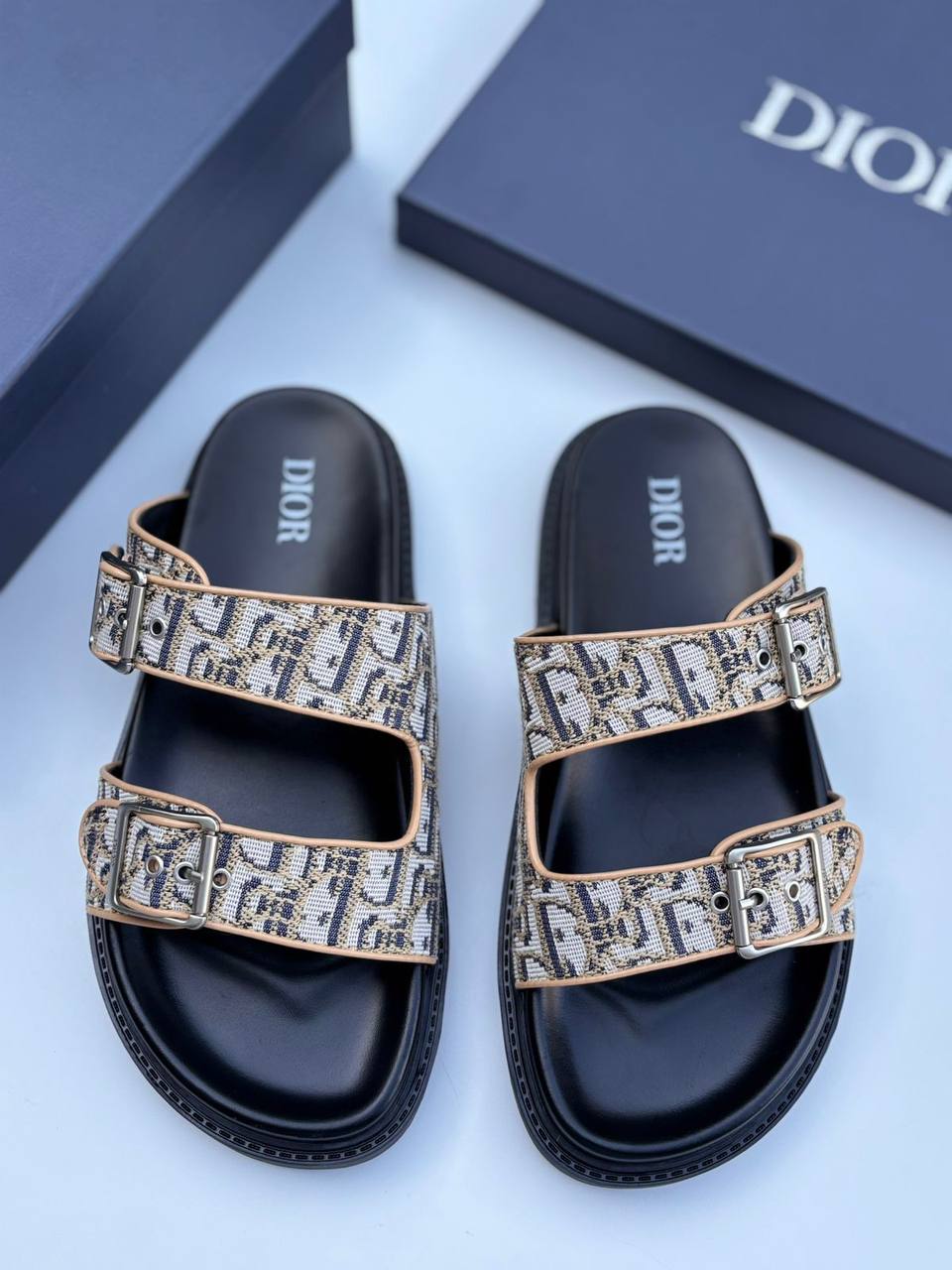 Dior men
120 dhs💓
Size 40-45
Zain30
♥️♥️♥️