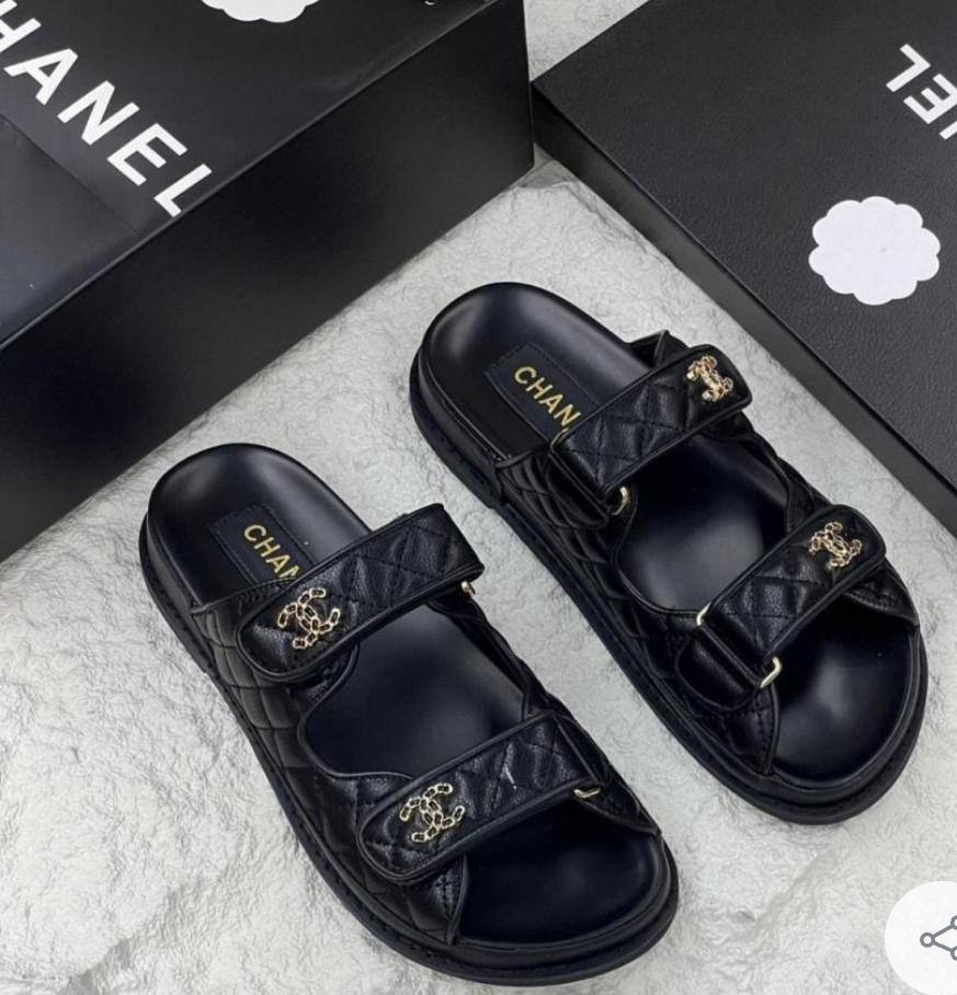 Chanel
Without baillt
Size:36 to 41
110 dhs🇦🇪🇦🇪🇦🇪
Zain241
♥️♥️♥️