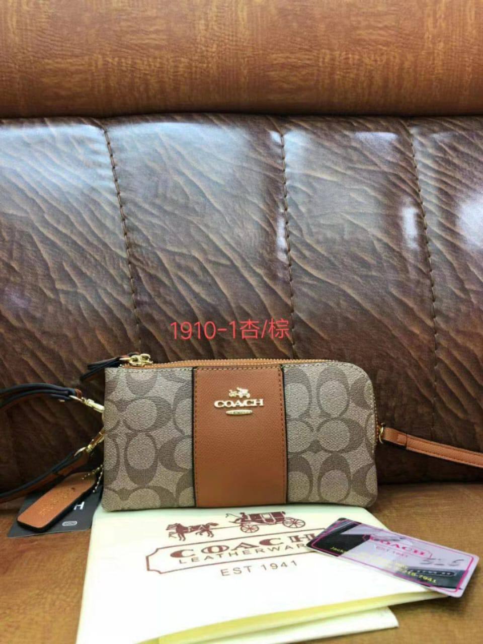 Coach
Small bag, double zipper
with 2 straps
55 dhs🇦🇪🇦🇪
Zain136
♥️♥️♥️