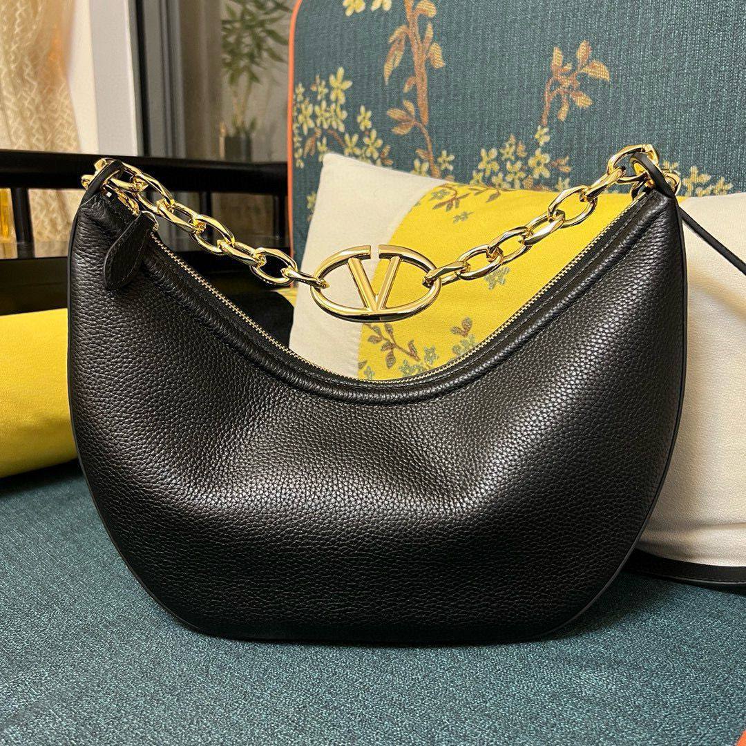VALENTINO
HIGH QUALITY
120 dhs✅
Zain39
♥️♥️♥️