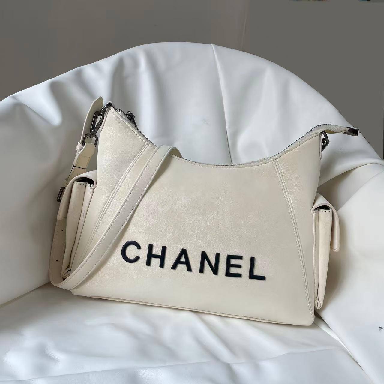 Chanel
Best quality
95 dhs💓
size 30cm
Zain158
♥️♥️♥️