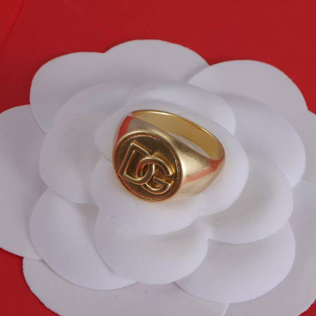 *DOLCE & GABBANA❤️🔥*
Ring 💍 size available 👇
6,7,8,9
Master quality 💯
With normal boxes 🗃️
45 dhs✅
Zain216
♥️♥️♥️