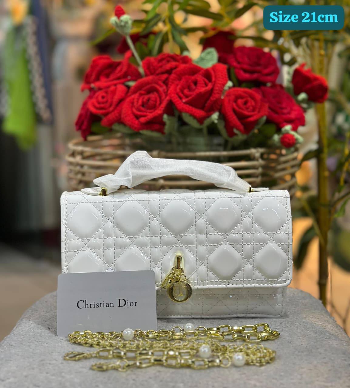 Dior
Good quality
with box
100 dhs✅
Zain186
♥️♥️♥️