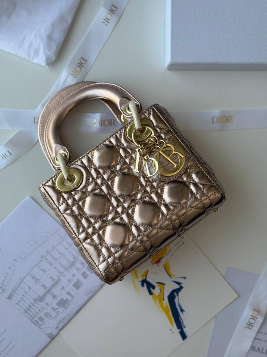 𝑵𝒆𝒘 𝑪𝒐𝒍𝒍𝒆𝒄𝒕𝒊𝒐𝒏
𝑫𝒊𝒐𝒓
𝑽𝒊𝒑 𝑸𝒖𝒂𝒍𝒊𝒕𝒚
17𝒄𝒎
850 dhs🇦🇪
Zain257
♥️♥️♥️