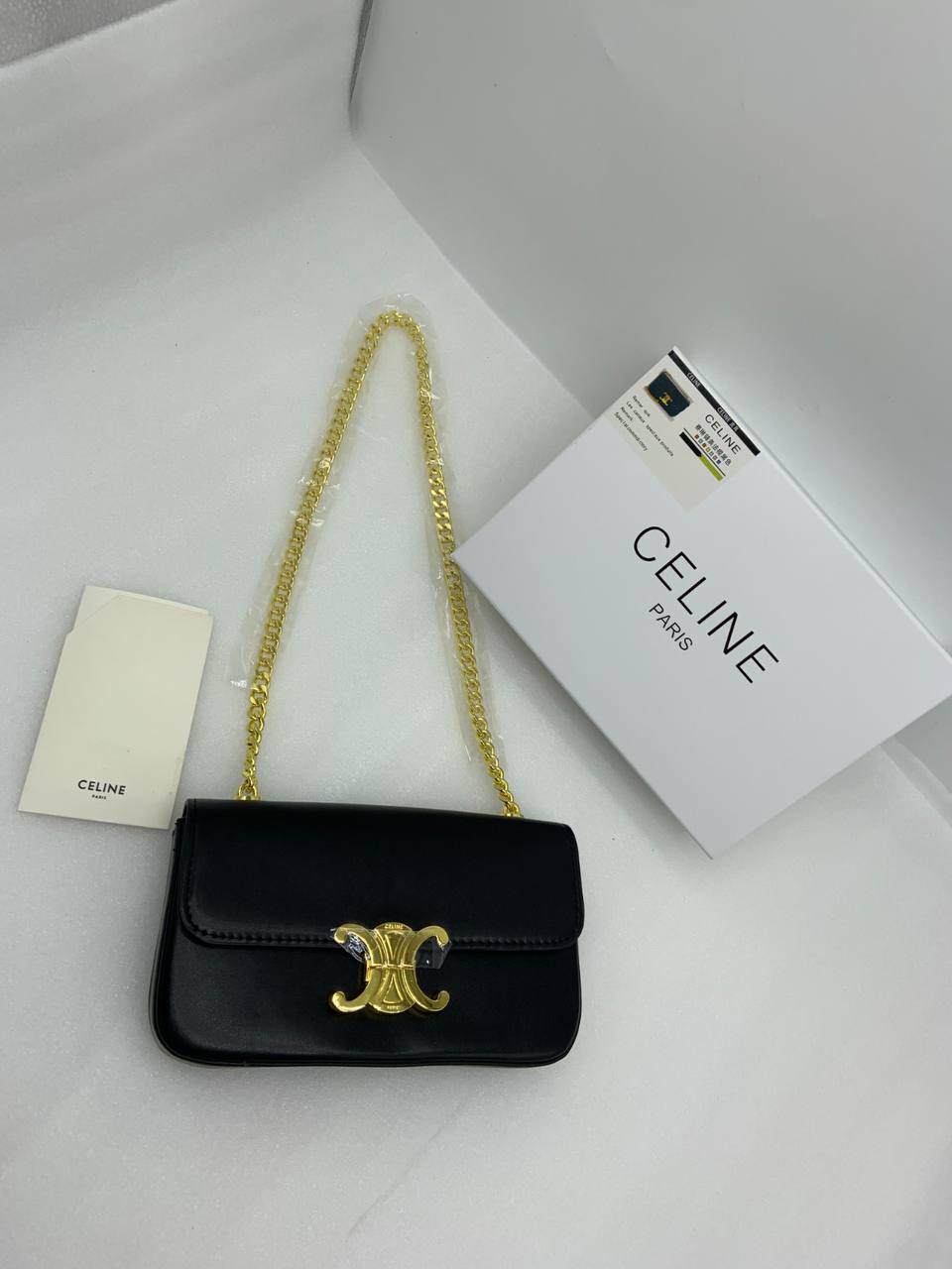 CELINE
Best quality
with box
105 dhs🇦🇪🇦🇪
size21 CM
Zain290
♥️♥️♥️