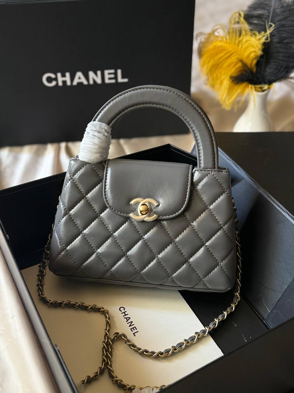 CHANEL
19cm
330 dhs❤️
Top quality
With box🎁
Zain167
♥️♥️♥️