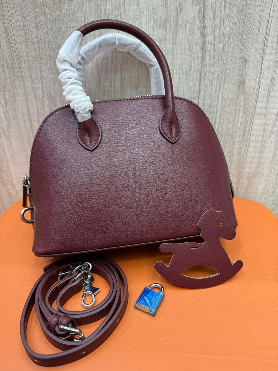 Hermes
Size : 25cm
100 dhs✅
withbox
high quality
Zain04
♥️♥️♥️