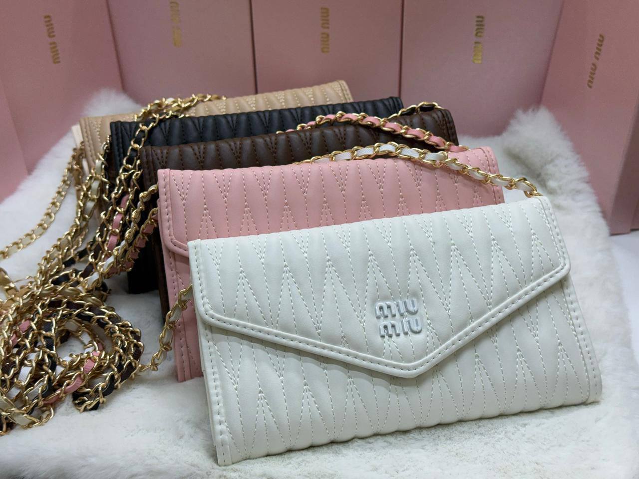 NEW CAME
MIU MIU BAG
GOOD QUALITY
45 dhs❣️
WITHBOX
🎁🎁🎁
SIZE- 20*12*3
Zain40
♥️♥️♥️