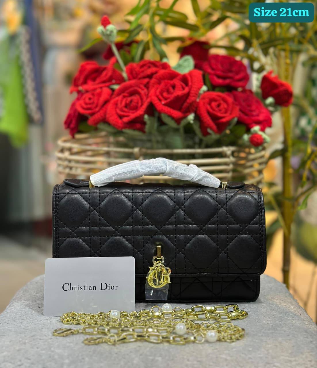 Dior
Good quality
with box 🎁🎁🎁
100 dhs✅
Zain186
♥️♥️♥️