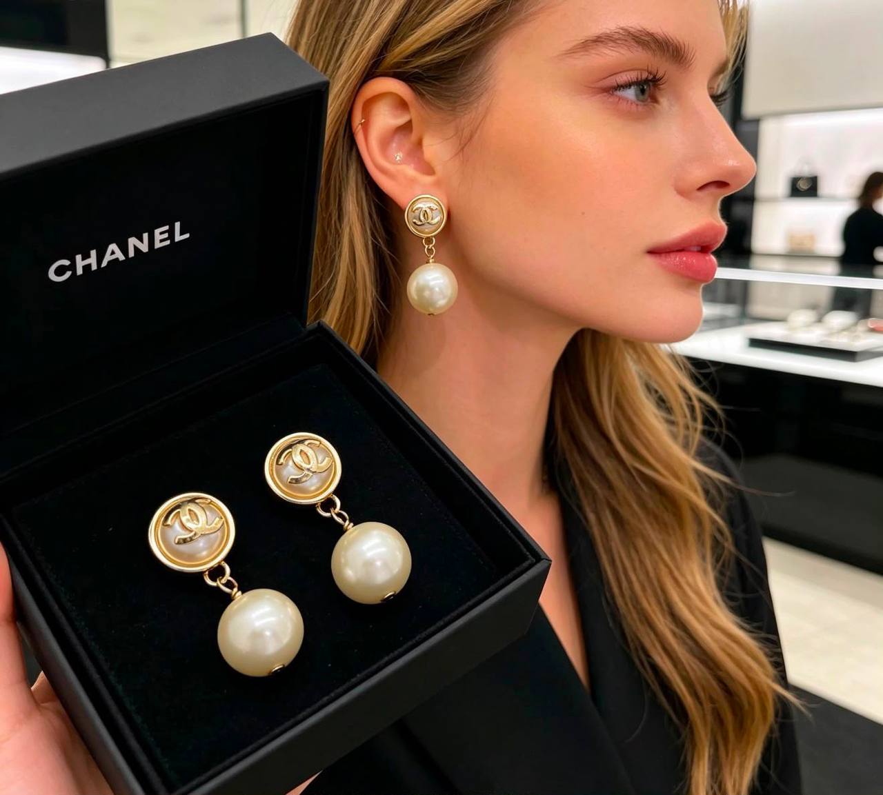 CHANEL❤️🔥*
Earring 🐦🔥
Master quality 💯
With normal boxes 🗃️
45 dhs💓
With master box 📦
60 dhs💓
Zain216
♥️♥️♥️
