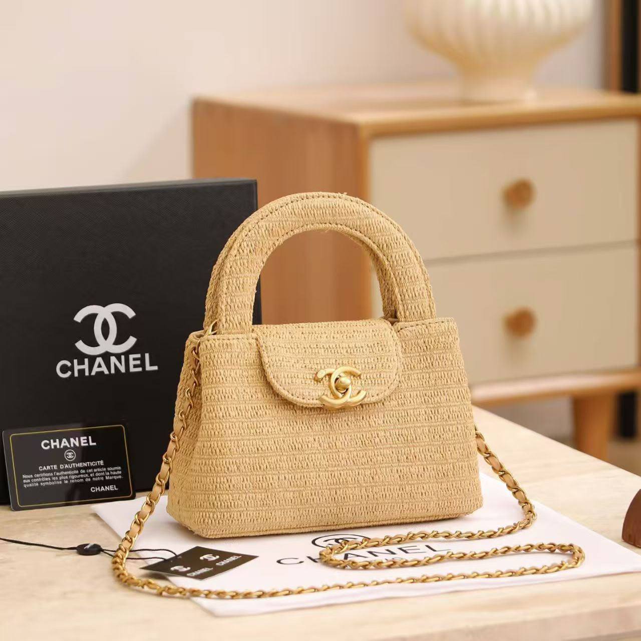 Chanel
110 dhs🇦🇪🇦🇪
With box
Size20cm
Zain219
♥️♥️♥️