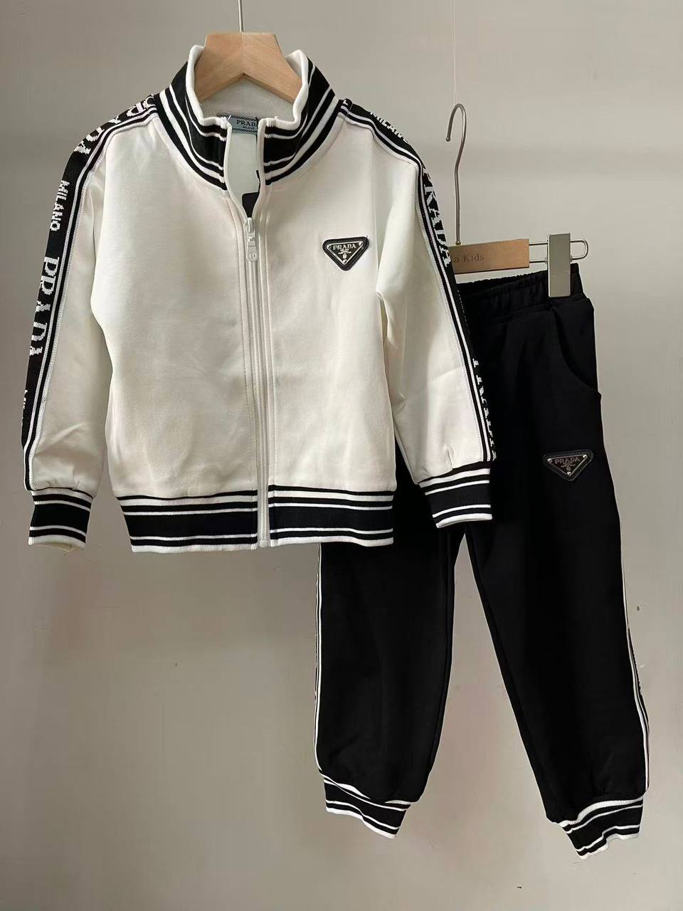 New 💕
1-5y 130 dhs🪙🖤
6-10y 140 dhs🪙🖤
Zain151
♥️♥️♥️