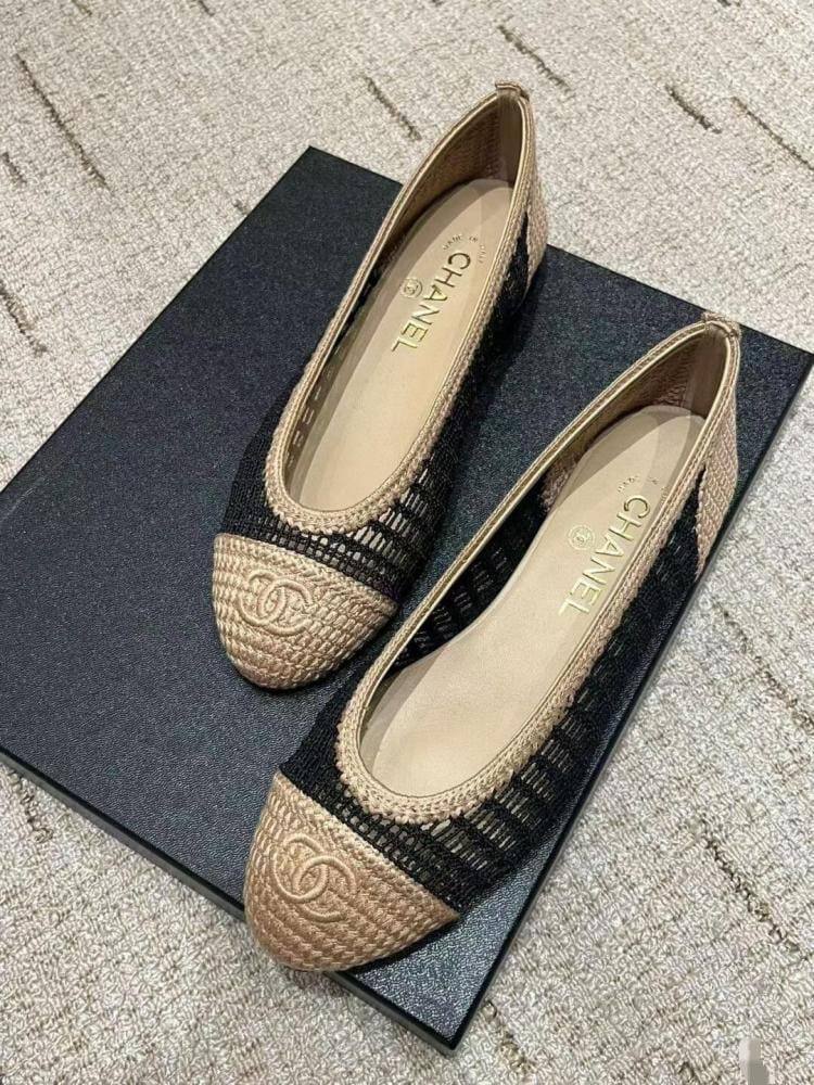CHANEL
☘️ *SIZE 36 to 41 ☘️
280 dhs❣️
Zain224
♥️♥️♥️