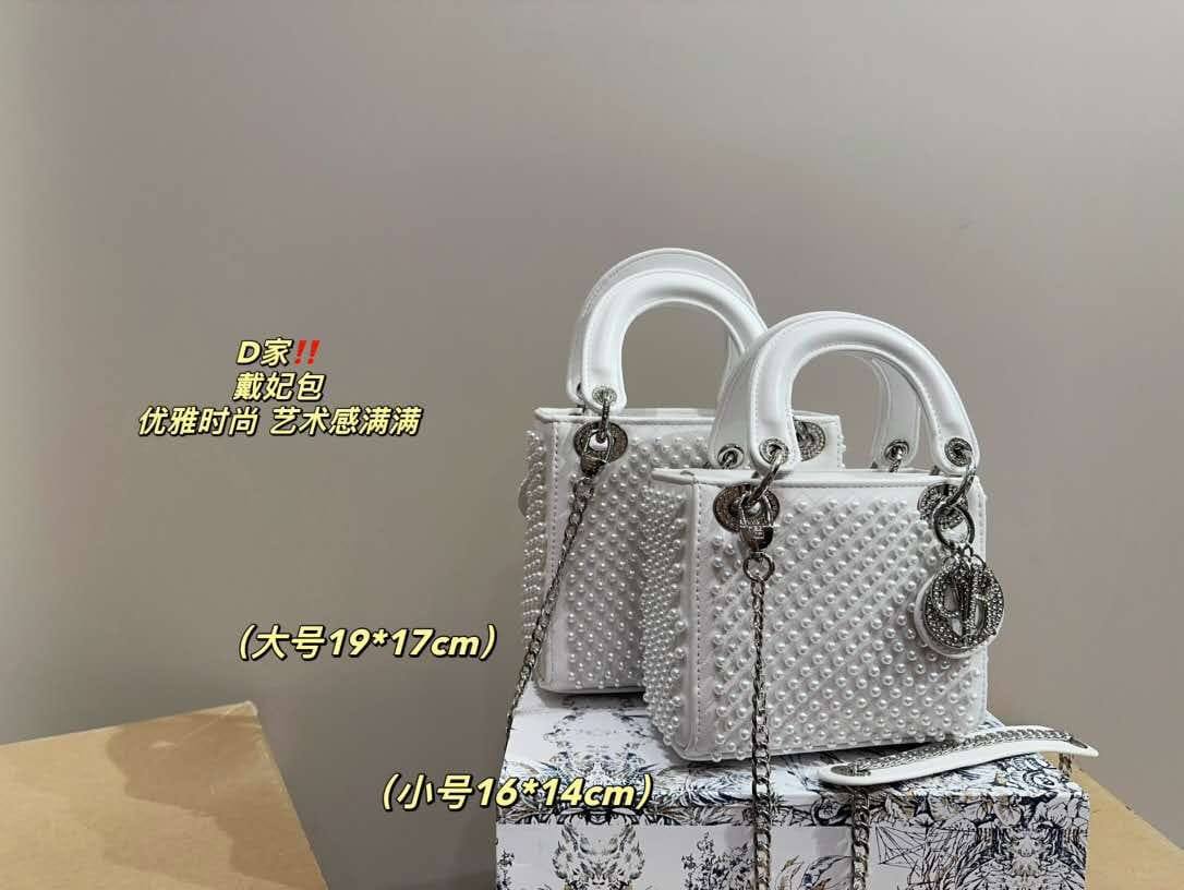 Dior Master
20cm 330 dhs🪙🌨️
17cm 310 dhs🪙🌨️
Zain10
♥️♥️♥️