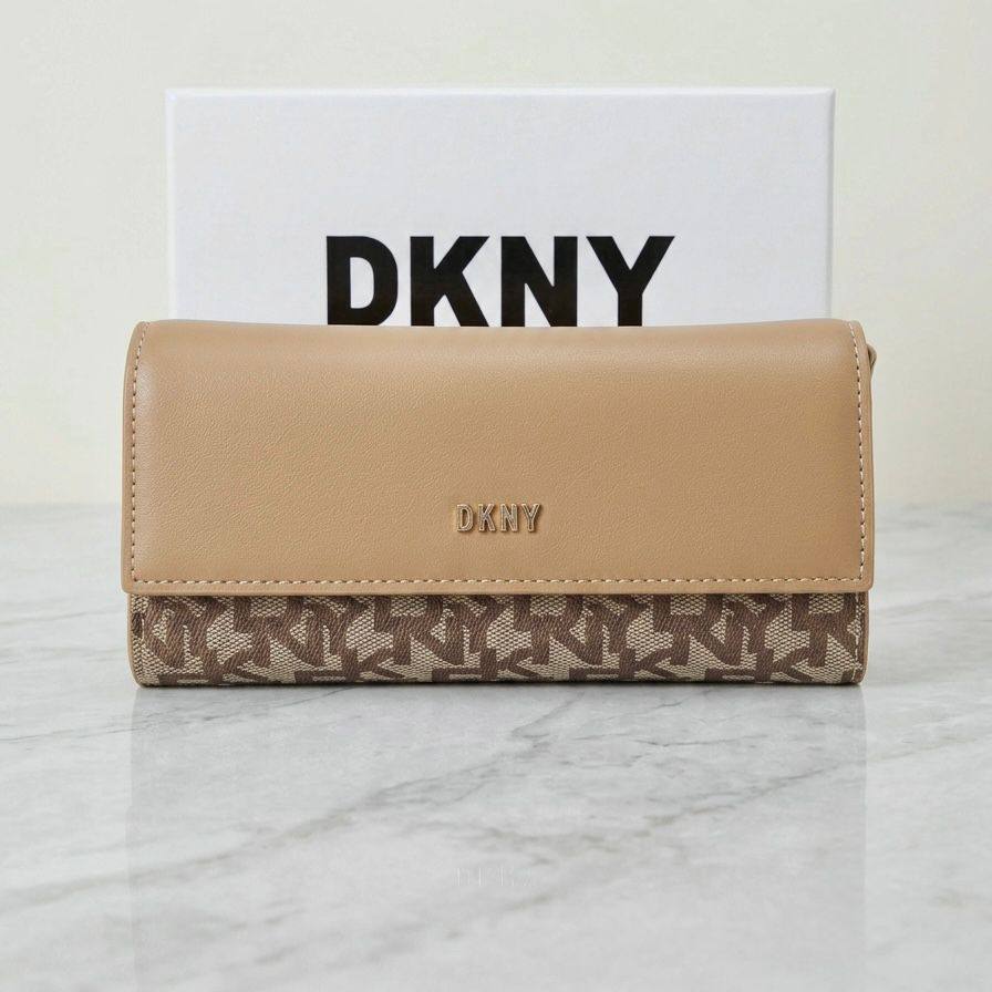 DKNY
High quality
With box
100 dhs🇦🇪🇦🇪
Zain50
♥️♥️♥️