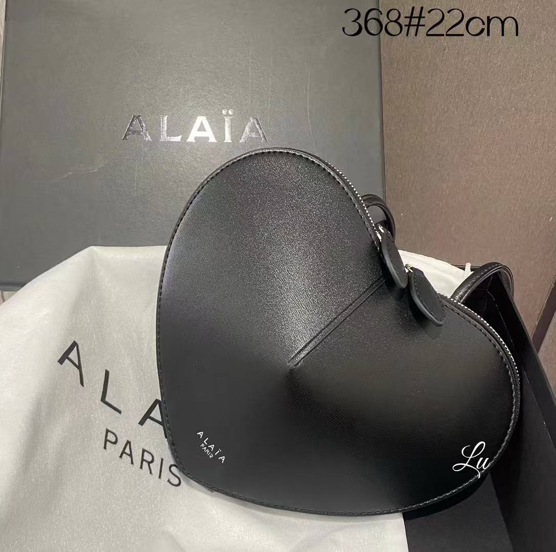 ALAIA
Best quality
with box
🎁🎁🎁
110 dhs✅
size 22Cm
Zain290
♥️♥️♥️