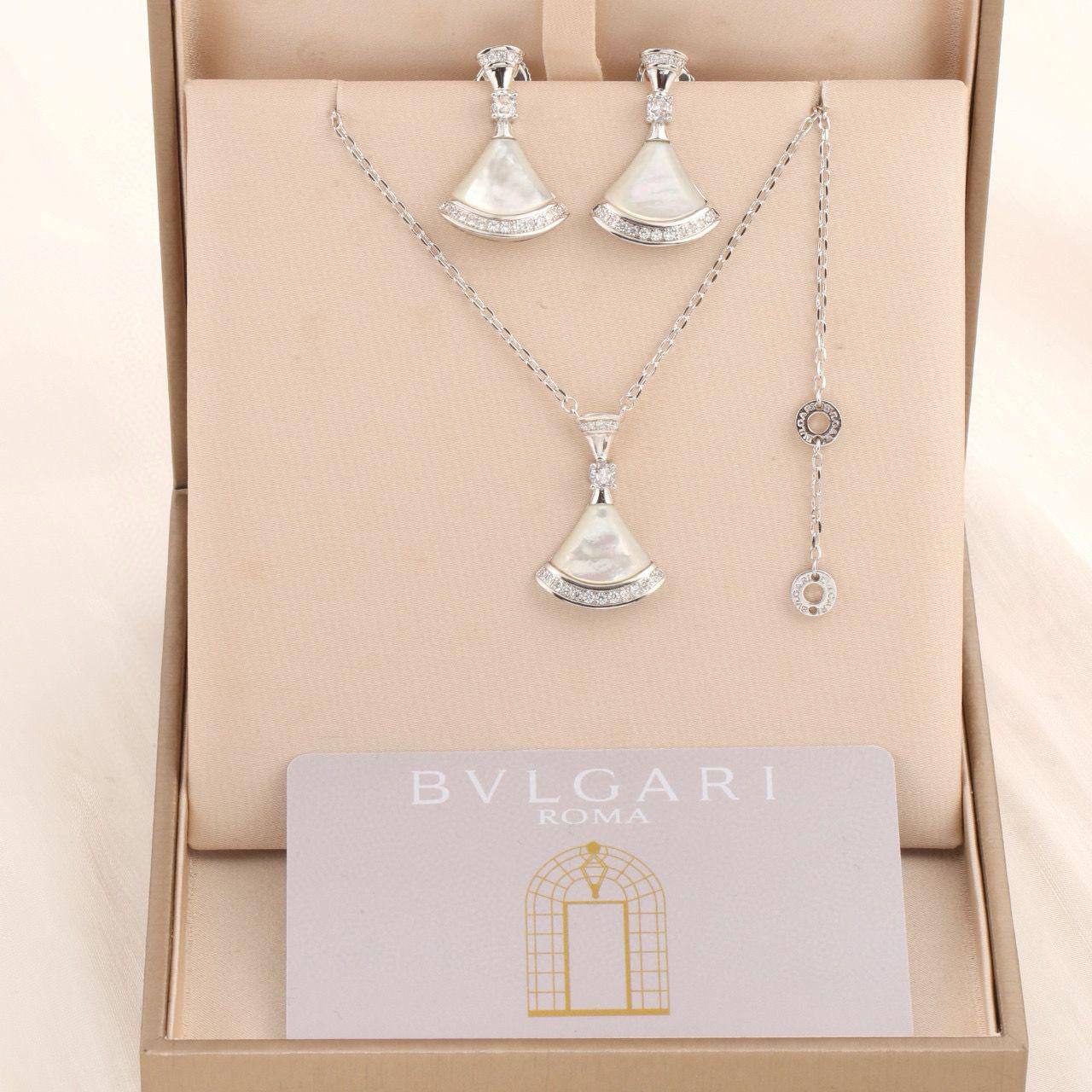 BVLGARI❤️🔥*
Necklace 💥
Earring ❣️
Master quality 💯
With normal boxes 📦
105 dhs🪙🌨️
With master box 🗃️
140 dhs🪙🌨️
Zain216
♥️♥️♥️