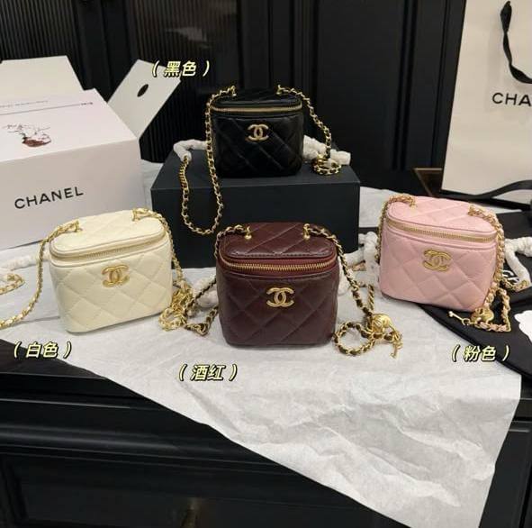CHANEL
VANITY MINI
Soft Leather
With Mirror
Master Quality
11 cm
with Box
240 dhs🇦🇪🇦🇪
Zain95
♥️♥️♥️