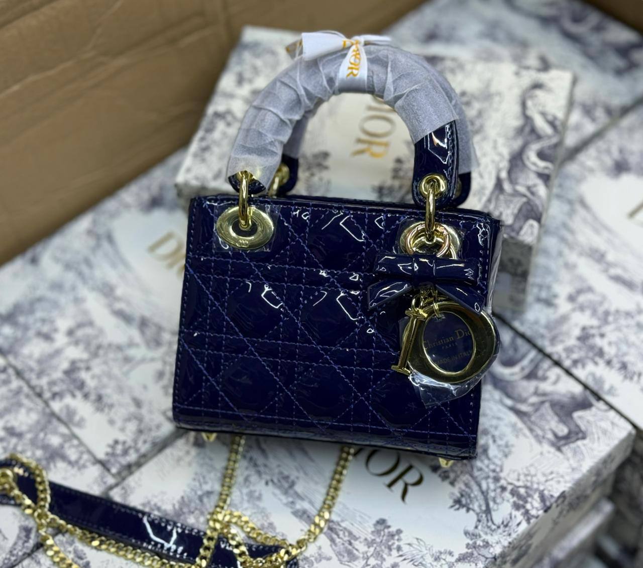 Dior
130 dhs🇦🇪🇦🇪
with box
Zain175
♥️♥️♥️