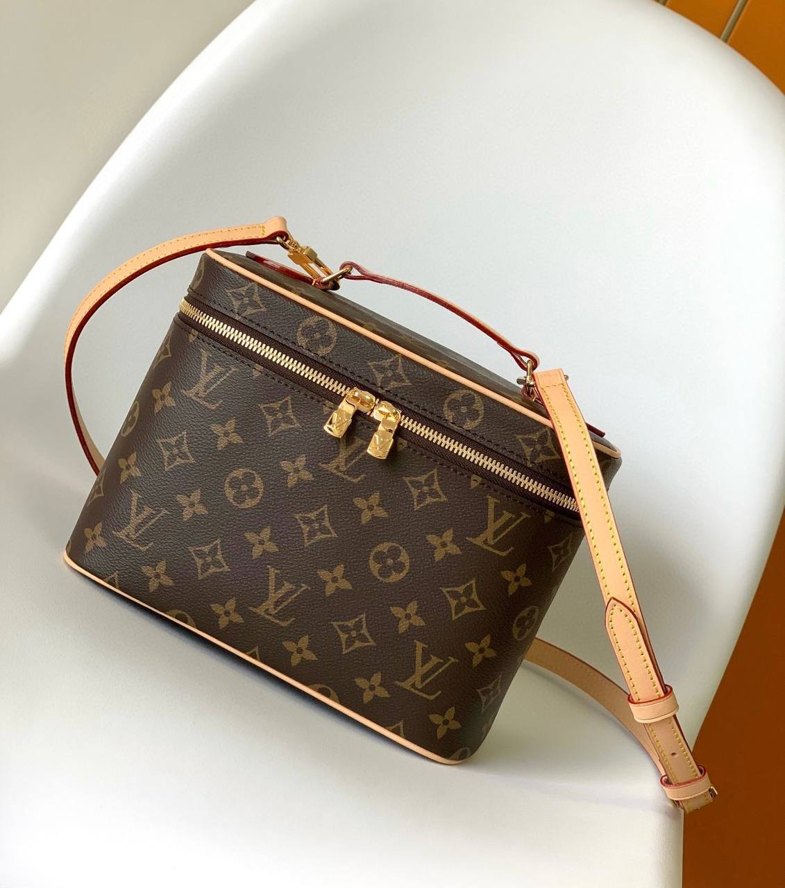 LV
GOOD QUALITY 
WITH BOX 
🎁🎁🎁
BIG SIZE 105 dhs🪙
MEDUIM SIZE 95 dhs🪙
SMALL SIZE  90 dhs🪙
Zain39
♥️♥️♥️