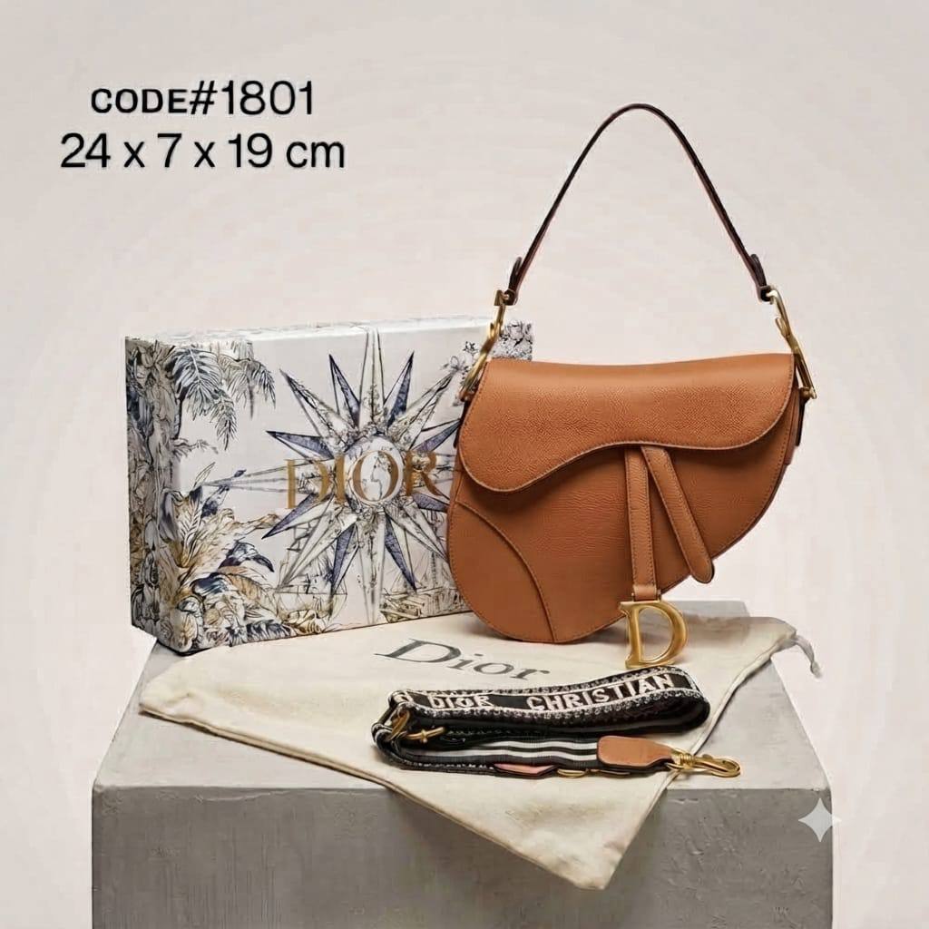 CHRISTIAN DIOR sᴀᴅᴅʟᴇ ᴄʀᴏssʙᴏᴅʏ ʙᴀɢ ᴘʟᴀɪɴ ʟᴇᴀᴛʜᴇʀ ᴍᴀᴛᴇʀɪᴀʟ sɪᴢᴇ : 24 cm ᴡɪᴛʜ BOX
95 dhs🇦🇪🇦🇪
Zain31
♥️♥️♥️