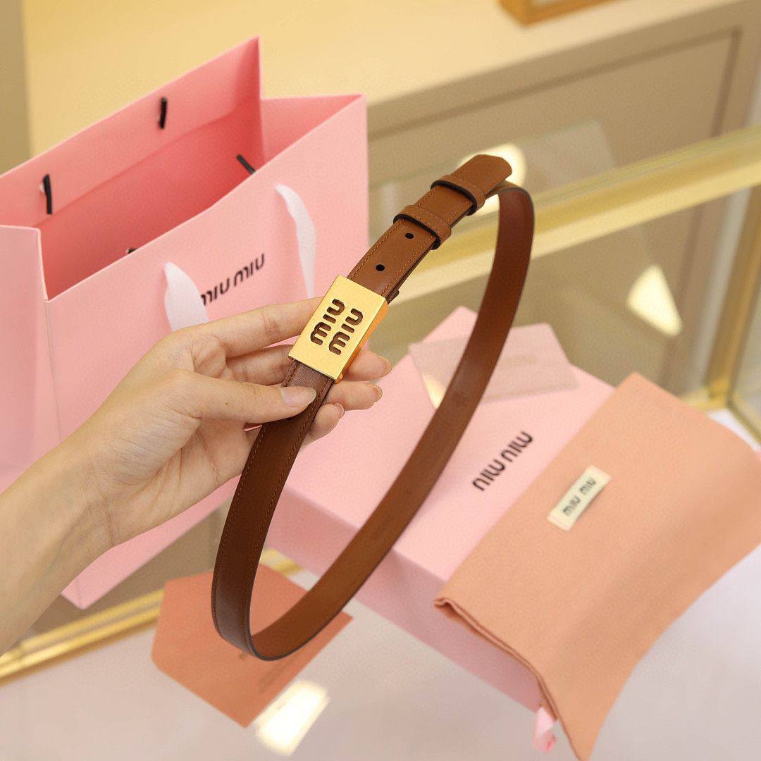💙 MIU MIU 💙
💙*SUPER MASTER QUALITY*💙
💙*ORIGINAL PACKAGING*💙
260 dhs💓
Zain281
♥️♥️♥️