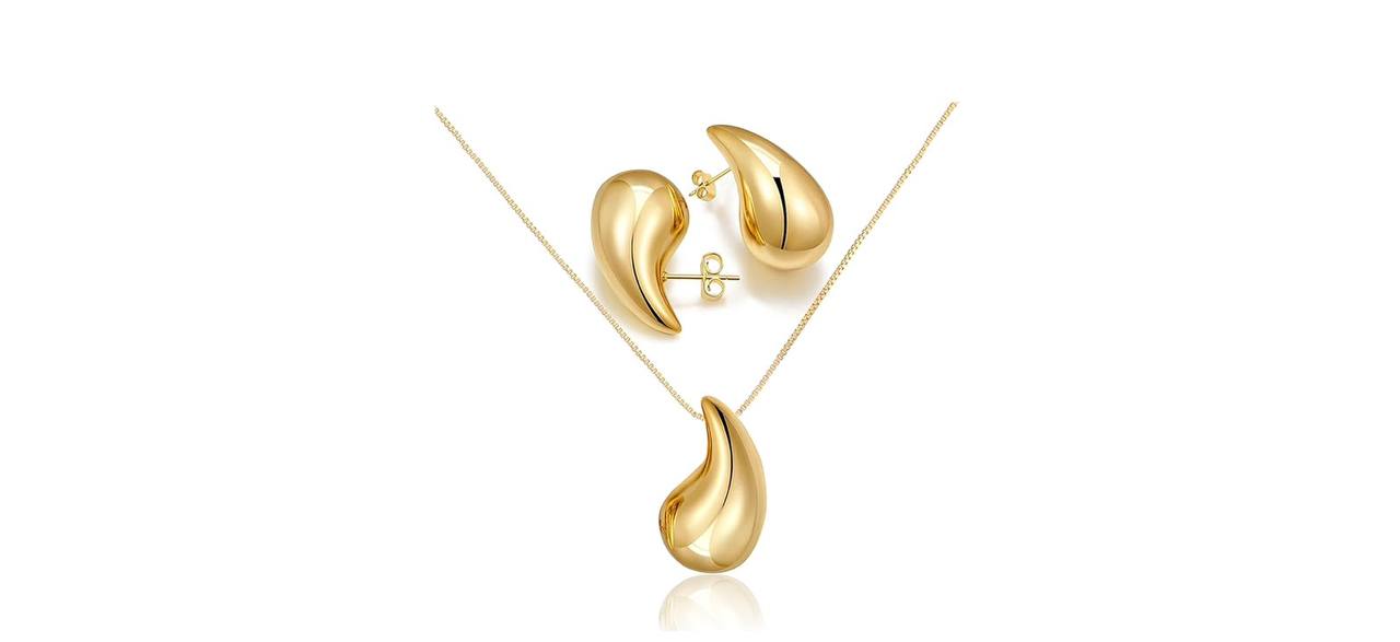 BOTTEGA
Stainless steel 💯
Necklace 💥
Earring 🦋
Ring free size✨
With black boxes 📦
40 dhs🇦🇪🇦🇪
Zain216
♥️♥️♥️