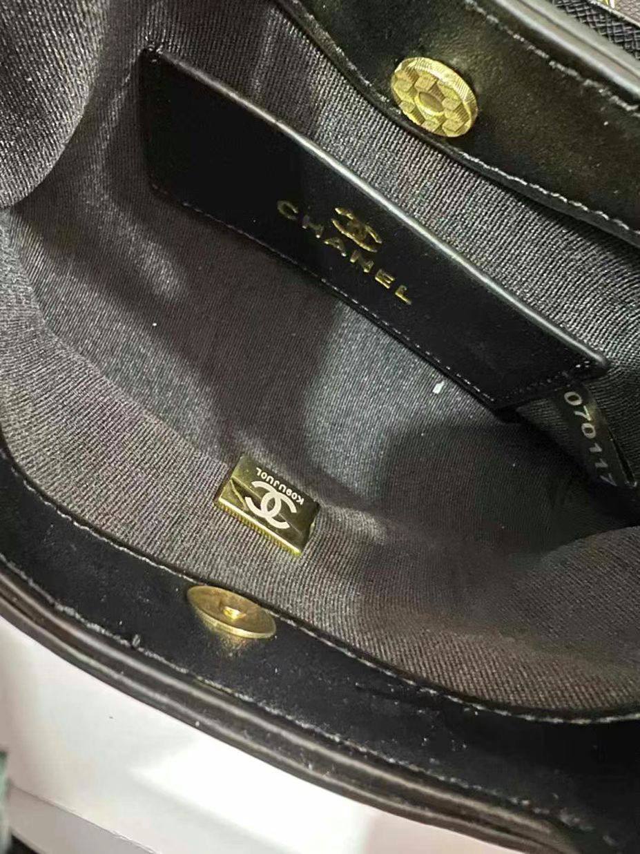 Chanel
with box
95 dhs💓
Zain143
♥️♥️♥️