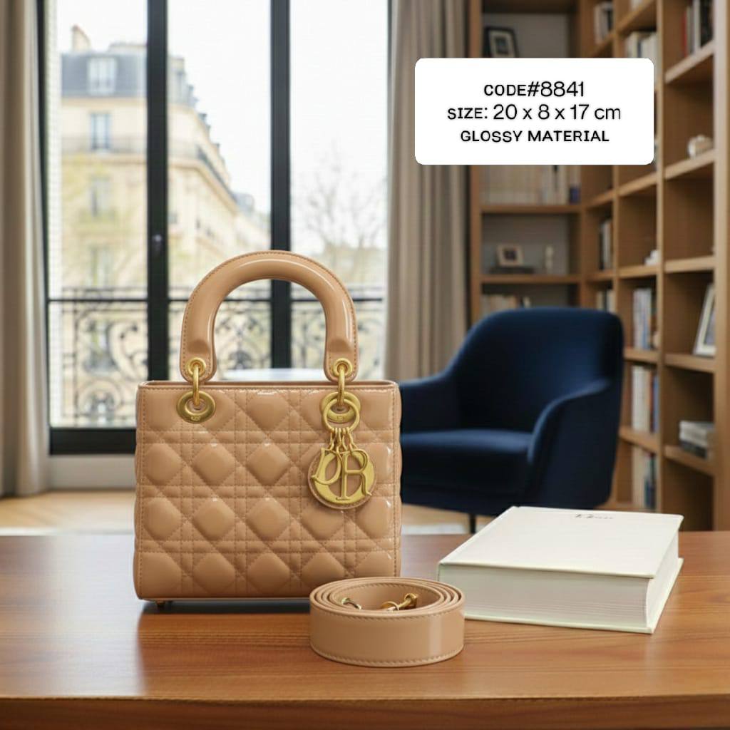 CHRISTIAN LADY DIOR
ɢʟᴏssʏ ᴍᴀᴛᴇʀɪᴀʟ
ɢᴏʟᴅ ʜᴀʀᴅᴡᴀʀᴇ
ᴡɪᴛʜ ᴡᴇʙ ʟᴏɴɢ sᴛʀᴀᴘ
sɪᴢᴇ: 20 cm
ᴡɪᴛʜ BOX
🎁🎁🎁
105 dhs❤️
Zain31
♥️♥️♥️